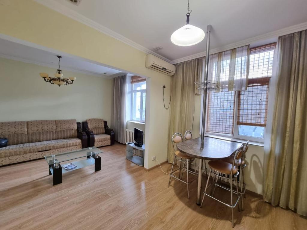 White New Apartments Ultracentral 2-Rooms In The Heart Chişinău Eksteriør billede